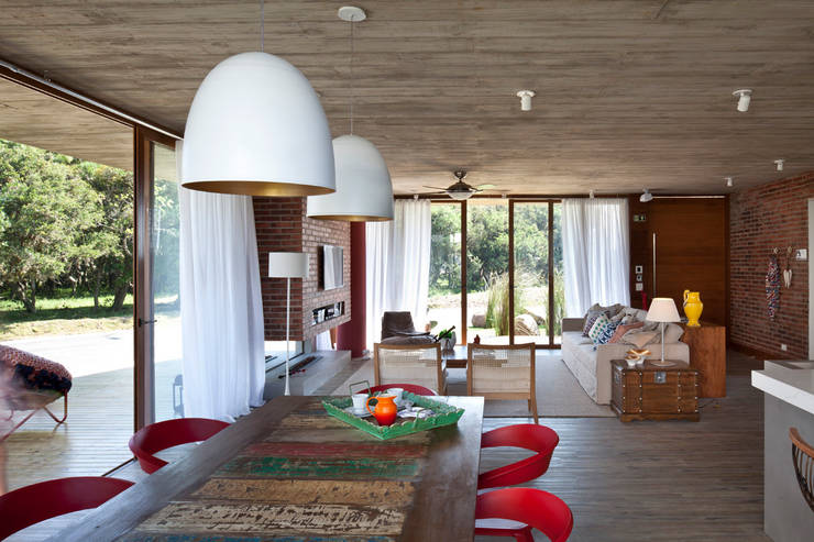 Sala da pranzo in stile  di Seferin Arquitetura