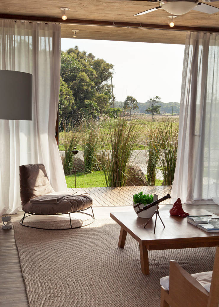 Soggiorno in stile  di Seferin Arquitetura