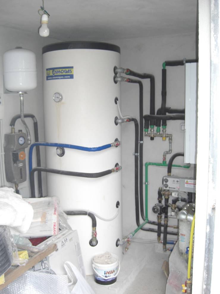 Garagens e arrecadações modernas por GIASIL