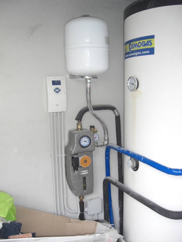 Garagens e arrecadações modernas por GIASIL