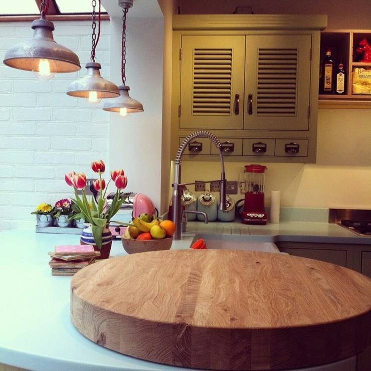 Cucina in stile  di Hallwood Furniture