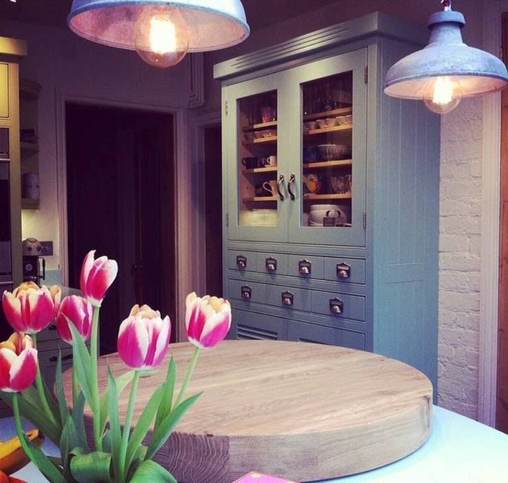 Cucina in stile  di Hallwood Furniture