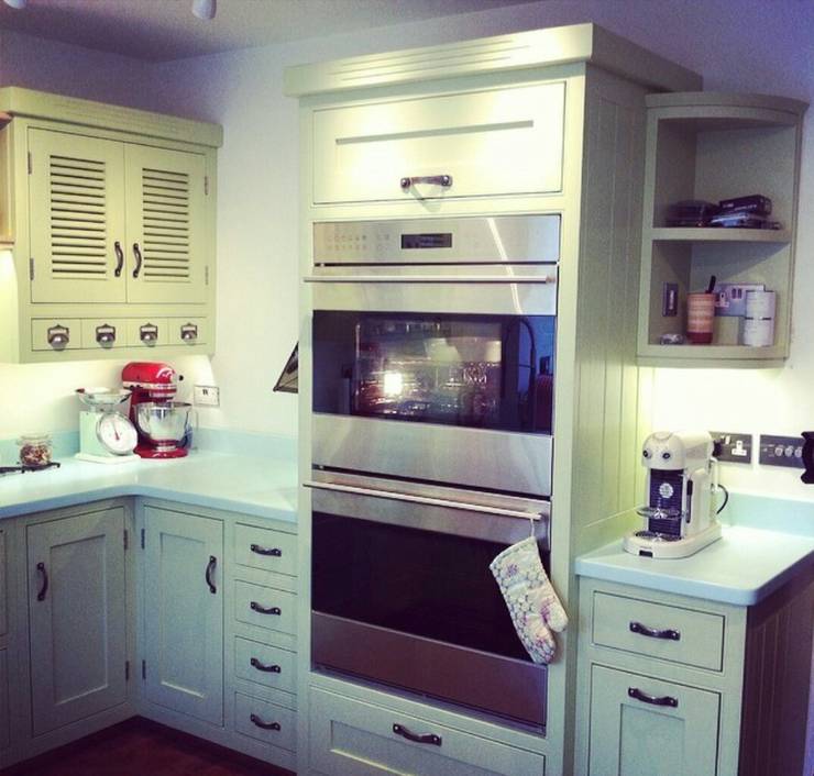 Cucina in stile  di Hallwood Furniture