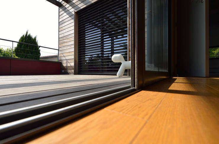  بلكونة أو شرفة تنفيذ HELENE LAMBOLEY ARCHITECTE DPLG