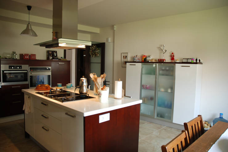 Кухни в . Автор – Tulya Evleri