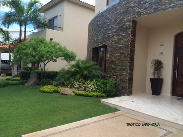 Más de 20 jardines para decorar la entrada de tu casa (sobre todo si es