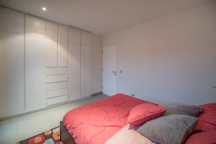  Bedroom by ESTUDIO TANGUMA