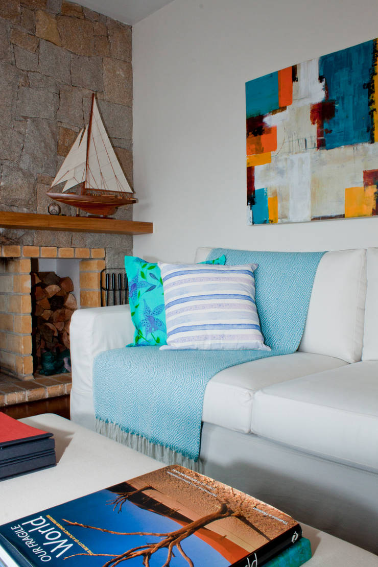 Chalé Clube de Campo de São Paulo/SP – II: Sala de estar  por Renata Romeiro Interiores