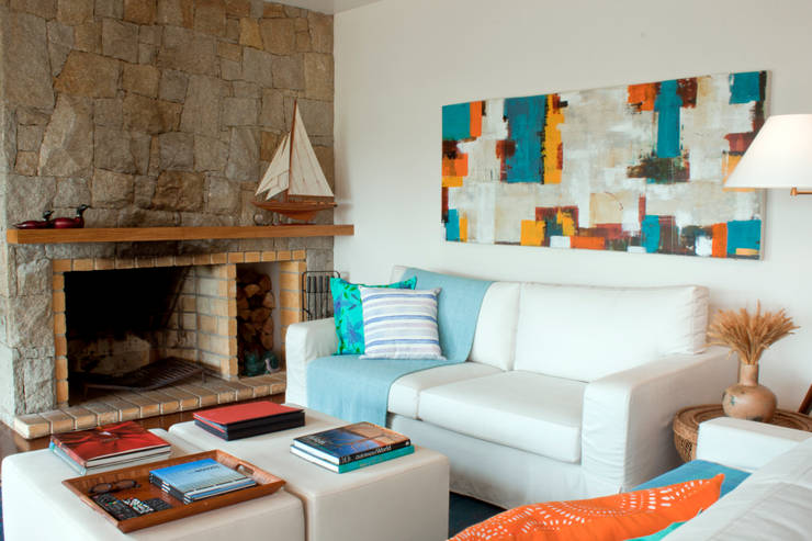 Chalé Clube de Campo de São Paulo/SP – II: Salas de estar  por Renata Romeiro Interiores