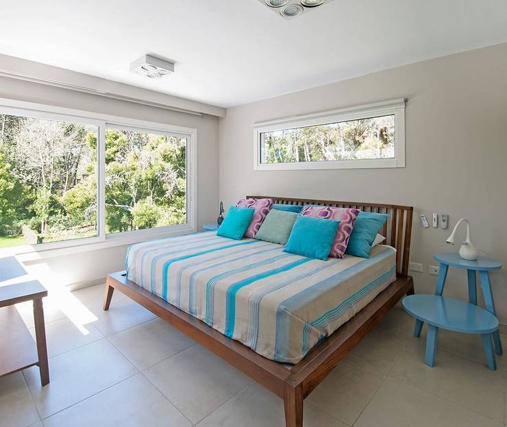 Camera da letto in stile  di Estudio Sespede Arquitectos