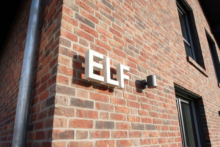 Projekty,  Dom z drewna zaprojektowane przez FingerHaus GmbH - Bauunternehmen in Frankenberg (Eder)