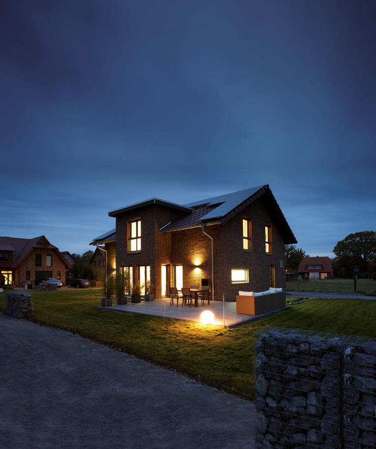 Projekty,  Dom prefabrykowany zaprojektowane przez FingerHaus GmbH - Bauunternehmen in Frankenberg (Eder)