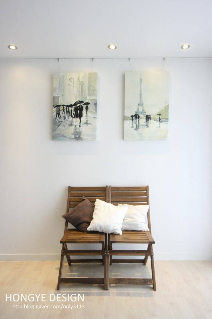 Salas de estar modernas por 홍예디자인