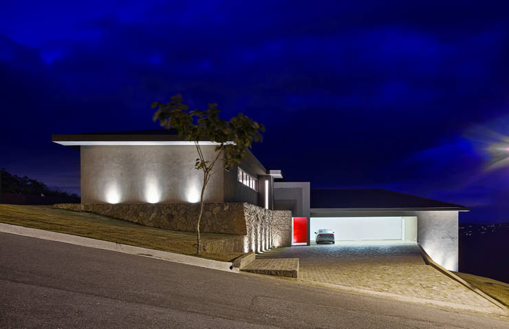 Fachada Frontal: Casas  por Lage Caporali Arquitetas Associadas