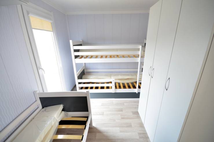 Dormitorios infantiles de estilo  por Letniskowo.pl s.c. Jacek Solka, Marek Garkowski