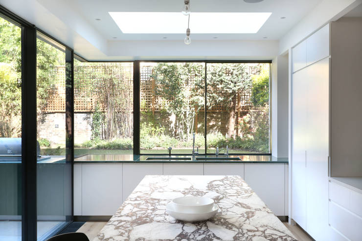 Cucina in stile  di Alex Maguire Photography