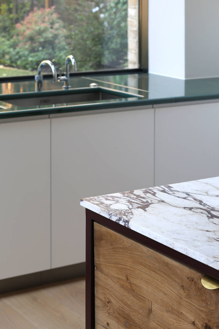 Cucina in stile  di Alex Maguire Photography