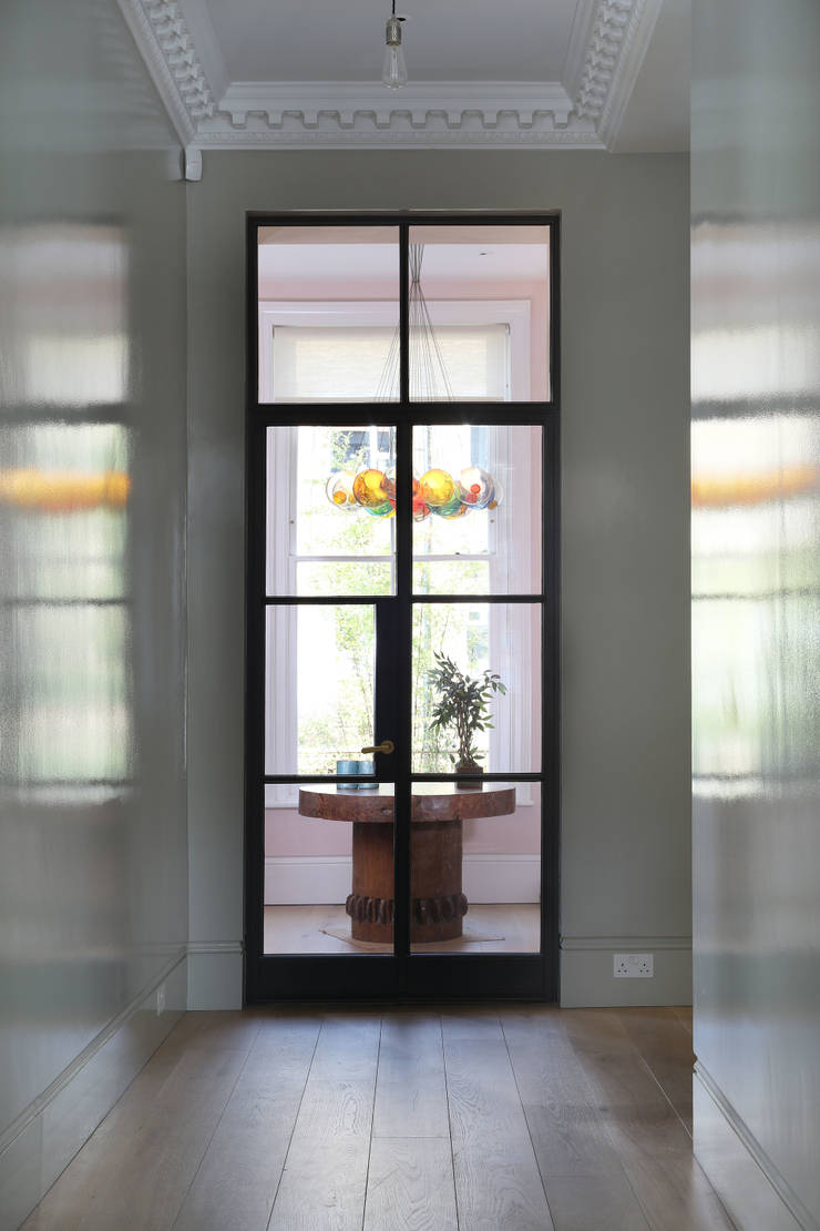 Ingresso & Corridoio in stile  di Alex Maguire Photography