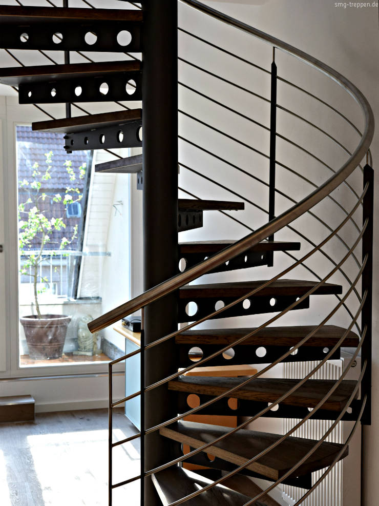 Moderne Spindel Brandschutz Treppe Aus Stahl Mit Eichen Stufen By