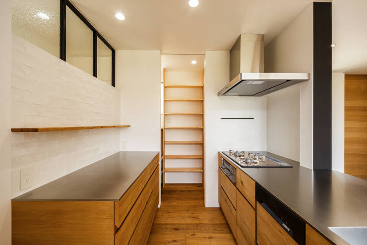 Cocinas de estilo  por 一級建築士事務所haus