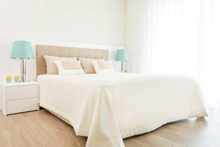 Recámaras de estilo  por Ângela Pinheiro Home Design, Moderno Algodón Rojo 