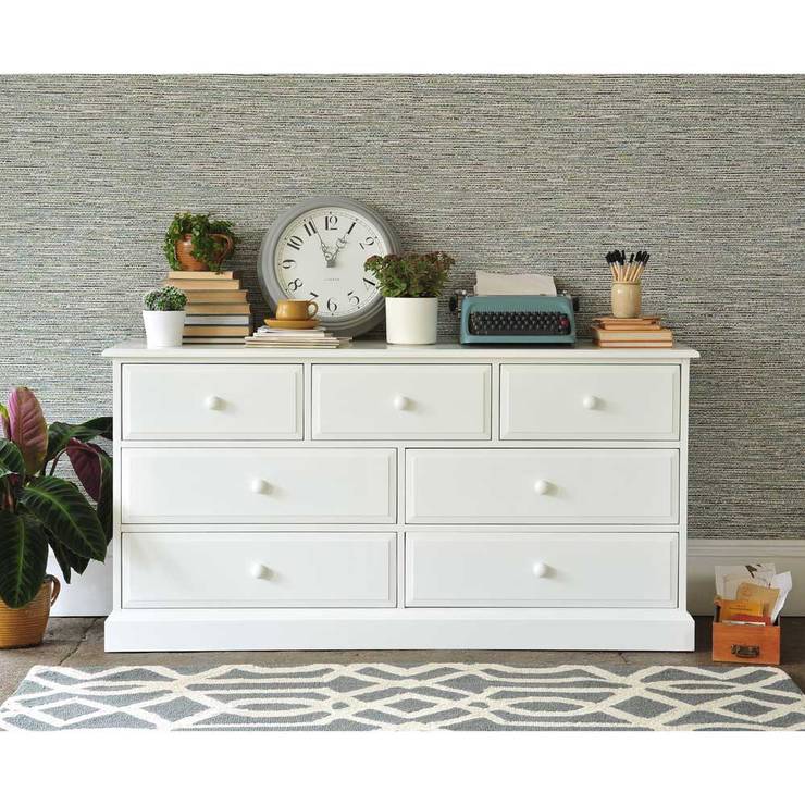 Dormitorios de estilo  por The Cotswold Company