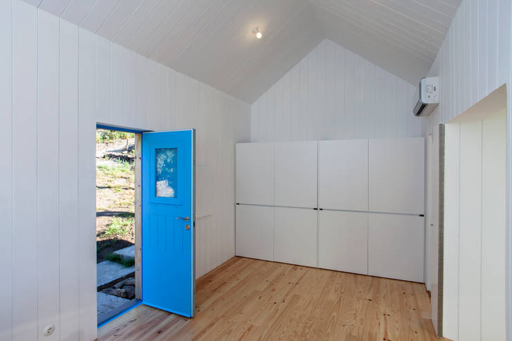 Salas de estilo  por Escritorio de arquitetos