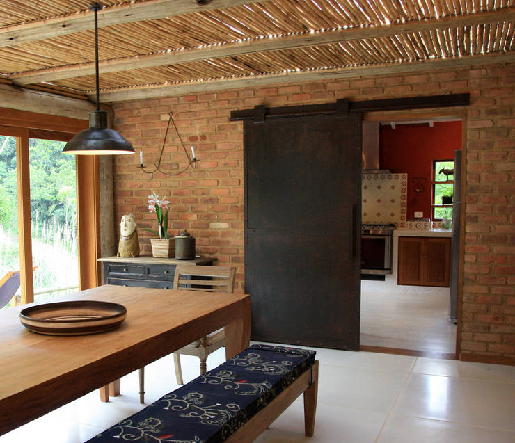  غرفة السفرة تنفيذ FLAVIO BERREDO ARQUITETURA E CONSTRUÇÃO