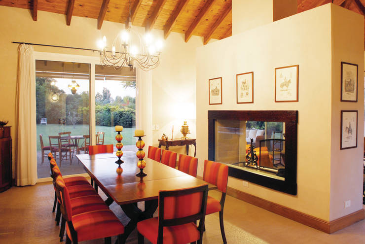 JUNOR ARQUITECTOS의  다이닝 룸