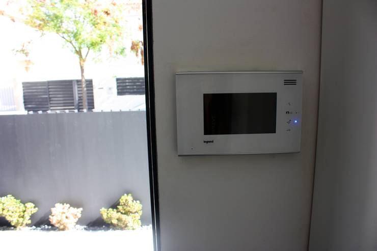  Corridor & hallway by ARQAMA - Arquitetura e Design Lda