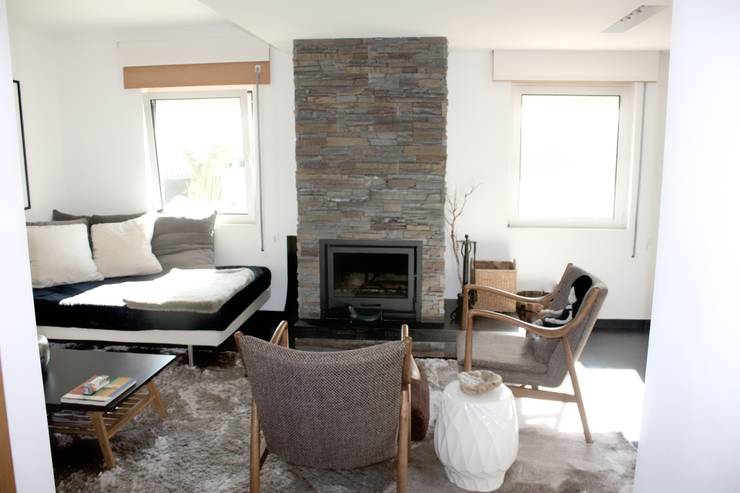  Living room by ARQAMA - Arquitetura e Design Lda