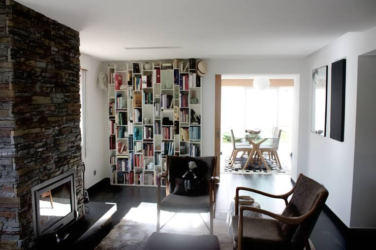  Living room by ARQAMA - Arquitetura e Design Lda