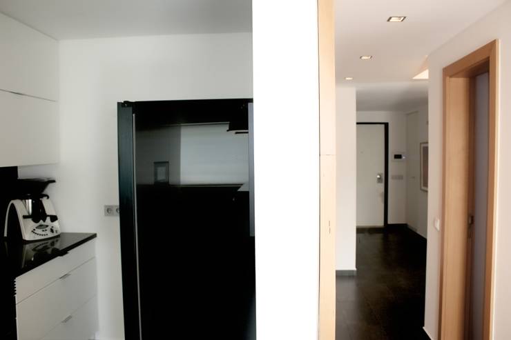  Corridor & hallway by ARQAMA - Arquitetura e Design Lda