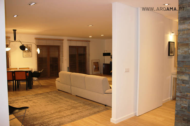  Living room by ARQAMA - Arquitetura e Design Lda