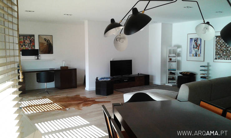  Living room by ARQAMA - Arquitetura e Design Lda