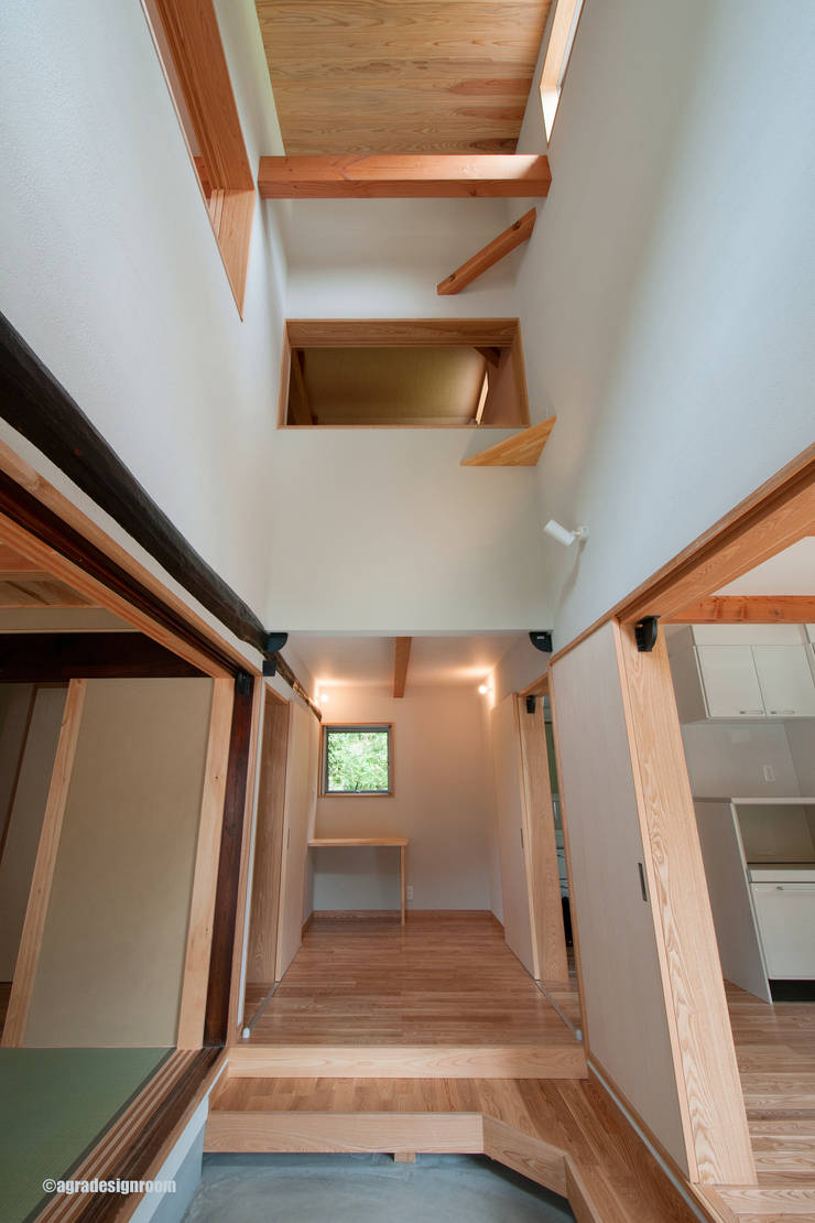 アグラ設計室一級建築士事務所　agra design room:  tarz Koridor ve Hol