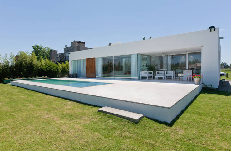 Casas de estilo  por VISMARACORSI ARQUITECTOS