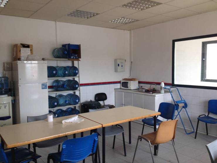 REFORMA DE COMEDOR DE EMPRESA de PRIBURGOS SLU | homify REFORMA DE COMEDOR DE EMPRESA de PRIBURGOS SLU | homify