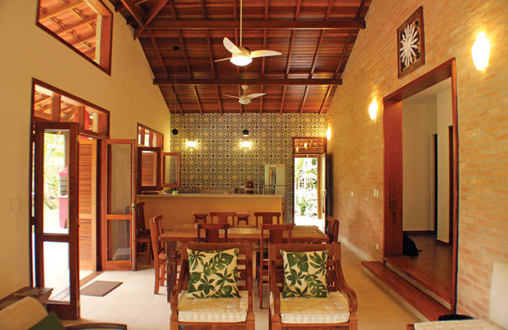 Salas / recibidores de estilo  por RAC ARQUITETURA