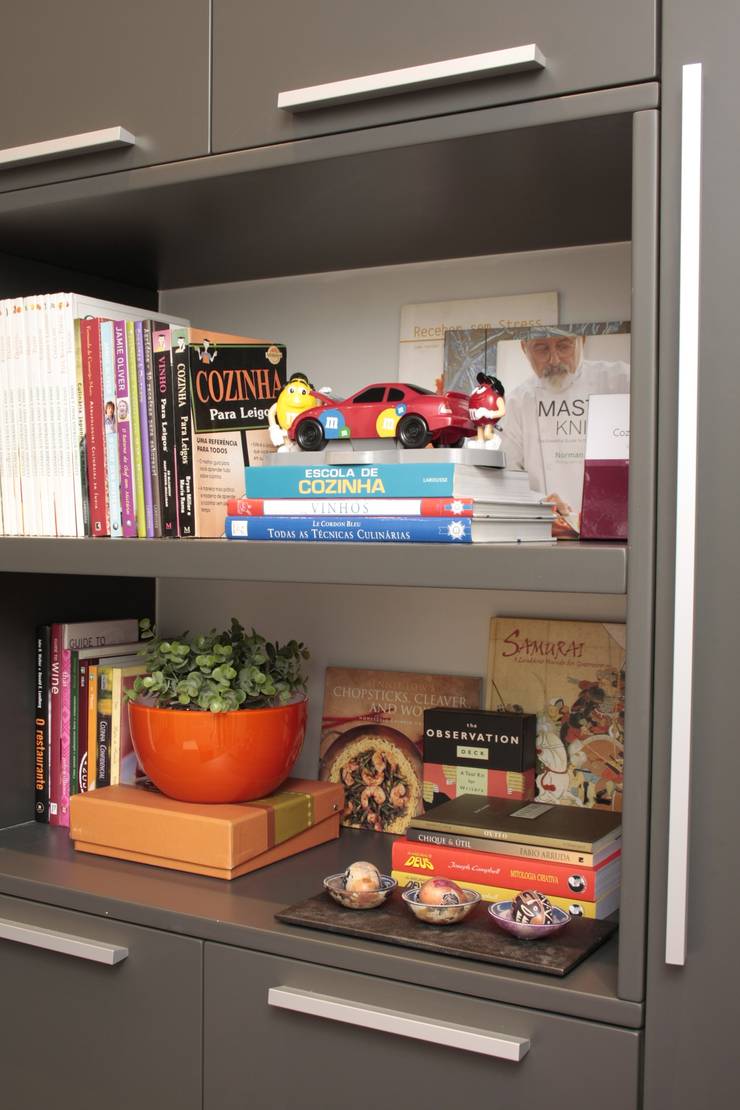 MINI BIBLIOTECA - Detalhe: Corredores e halls de entrada  por Fernanda Moreira - DESIGN DE INTERIORES