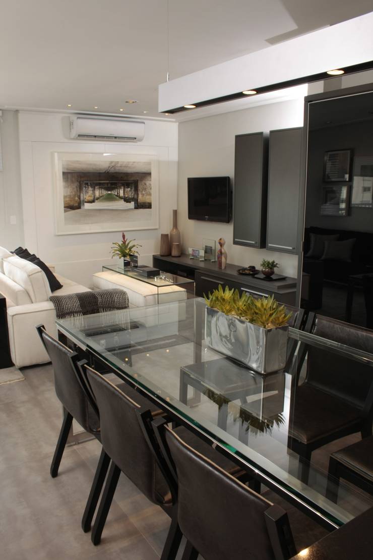 SALA DE JANTAR - Mesa de Jantar: Salas de jantar  por Fernanda Moreira - DESIGN DE INTERIORES