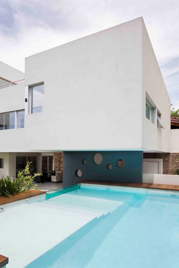 Casa Devoto: Piletas de estilo  por Remy Arquitectos,Moderno   