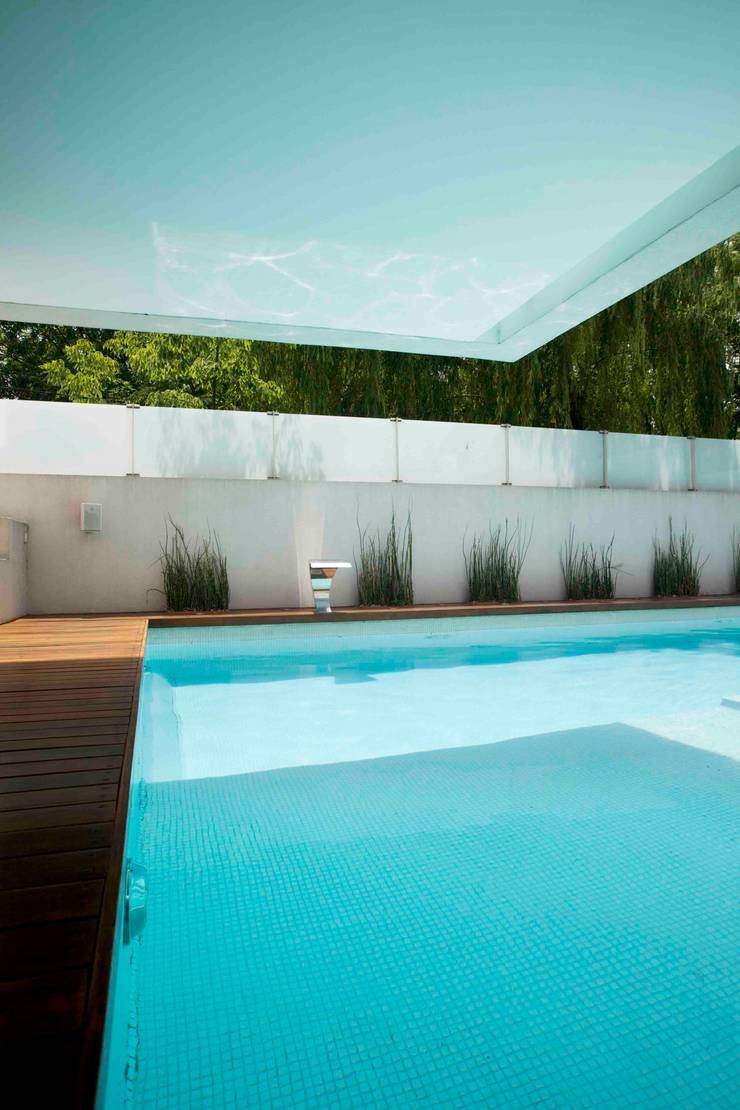 Casa Devoto: Piletas de estilo  por Remy Arquitectos,Moderno   