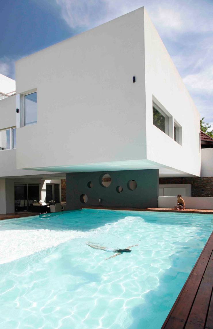 Casa Devoto: Piletas de estilo  por Remy Arquitectos,Moderno   