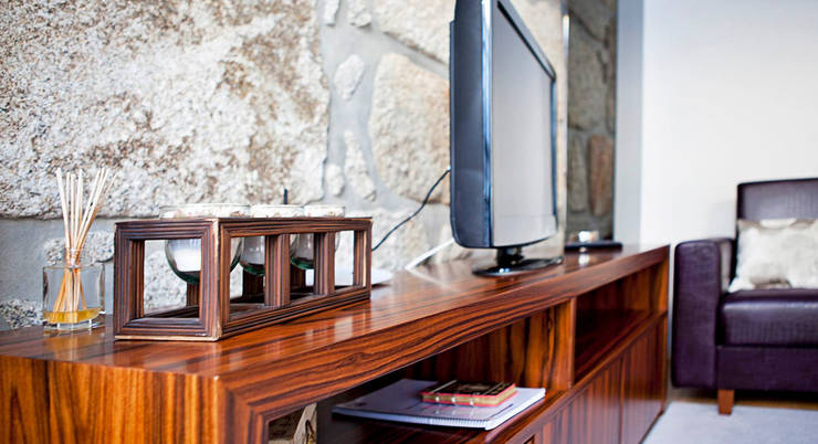 Edifício habitacional: Salas de estar ecléticas por Alves Dias arquitetos