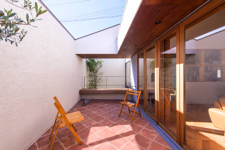Terrazas de estilo  por Nobuyoshi Hayashi