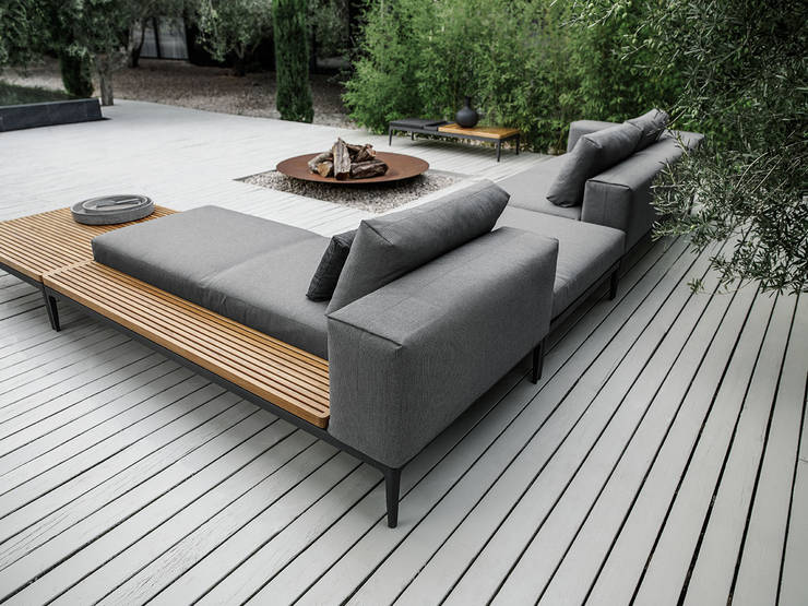 OutdoorLounges mit wasserfesten Polstern von FRIEDRICH Living e.K