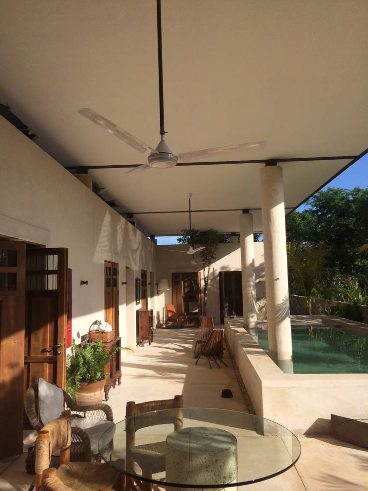 Casa Pich: Albercas de estilo  por Degetau Arquitectura y Diseño, Tropical Derivados de madera Transparente 