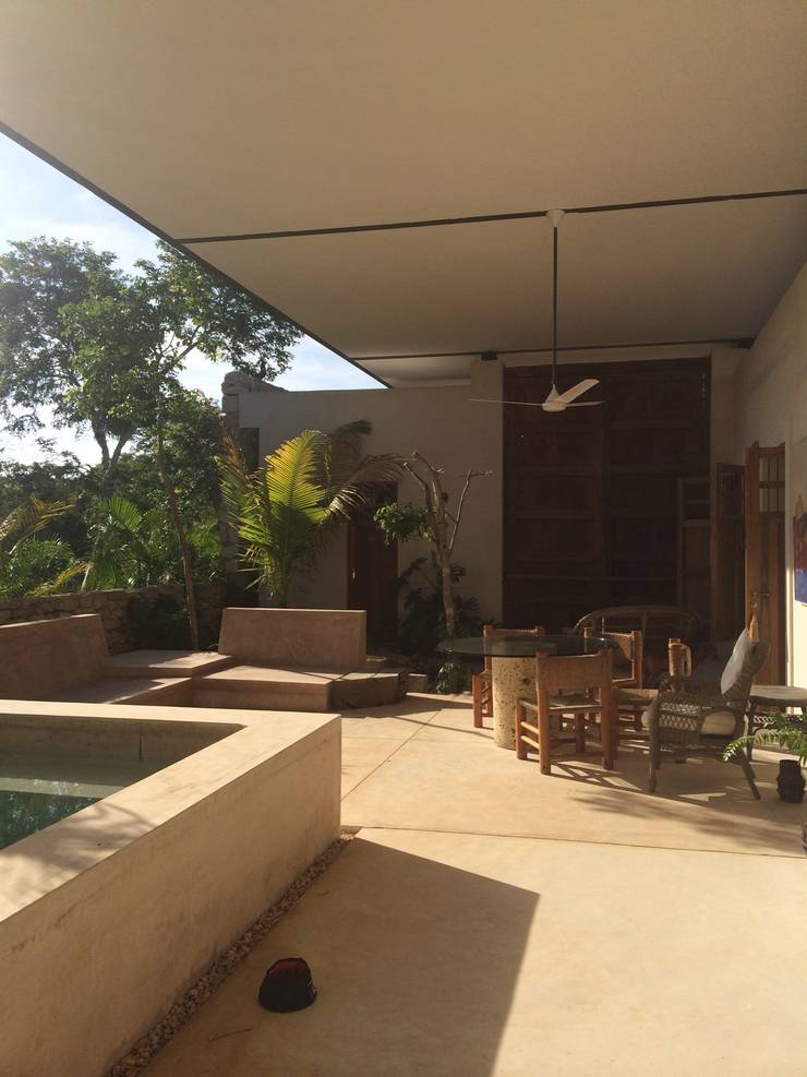 Puerta : Comedores de estilo  por Degetau Arquitectura y Diseño, Tropical   