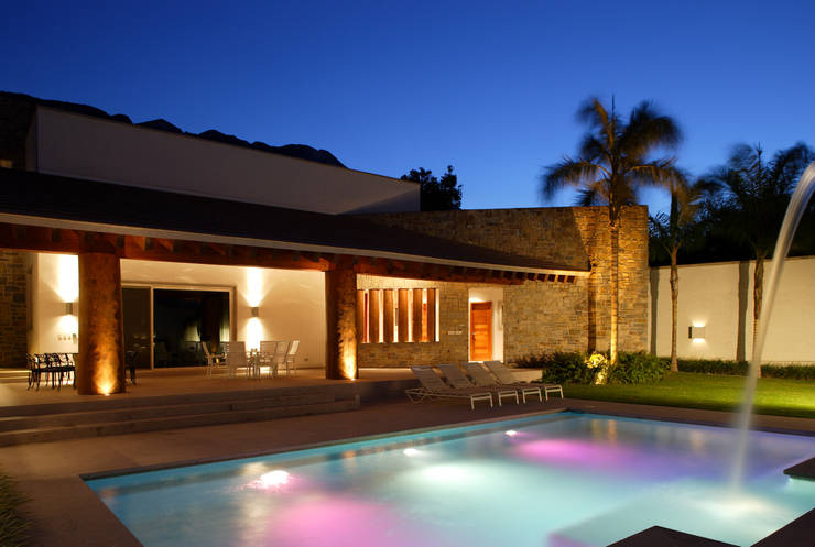 Piletas de estilo  por Pórtico  , Colonial   